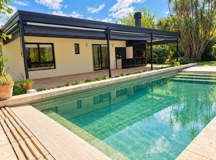 Casa · 160m² · 4 Ambientes · 4 Cocheras
