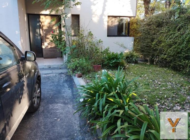 Casa · 220m² · 6 Ambientes · 4 Cocheras