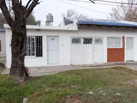 Se vende casa(2 deptos) en reconquista