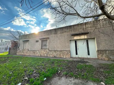 Venta casa a reciclar en importante esquina