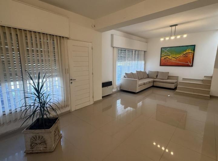 Casa · 173m² · 6 Ambientes · 2 Cocheras