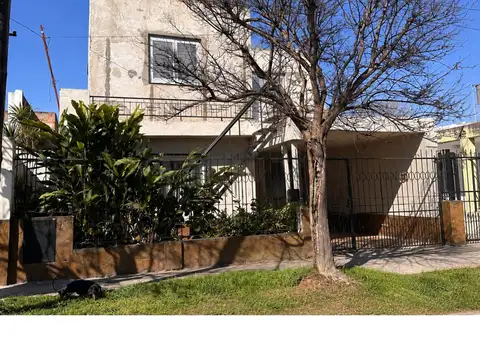 Oportunidad -  casa en venta - 140 aproxim- 4 dormitorios