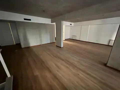 Oficina comercial en alquiler / zona río