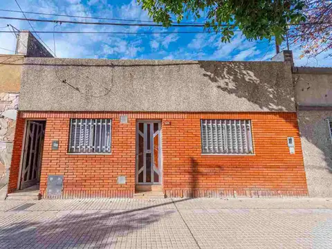 Venta  casa + dpto independiente barrio industrial
