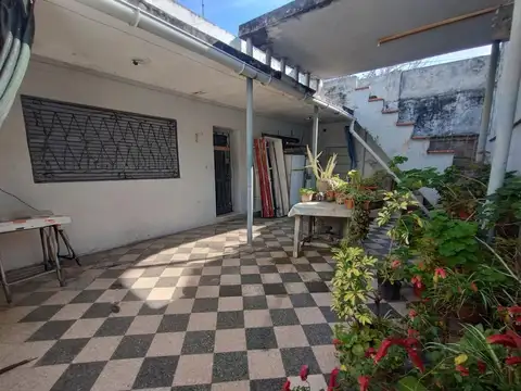 Casa con local en venta de 150 m² apto crédito en barrio roque sáenz peña