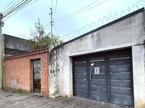 Casa con amplio terreno y gran potencial