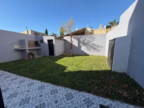 Venta casa 2 dormitorios patio y cochera