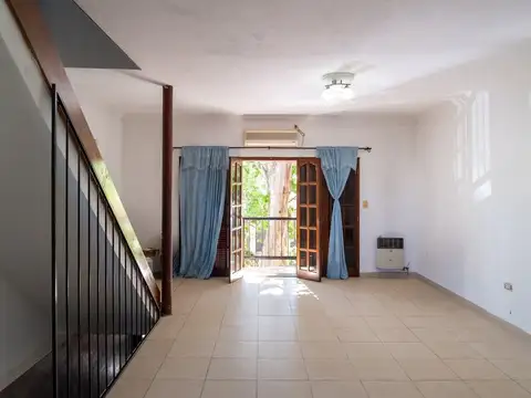 Casa en venta 2 dormitorios, cochera , planta alta