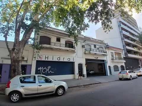 Venta casa pa 2 dor., quincho y terraza zona sur