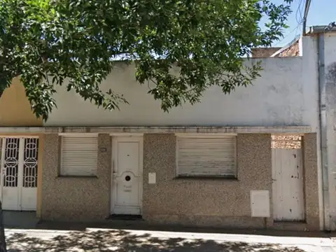 Venta casa dos dormitorios a 8 cuadras del centro