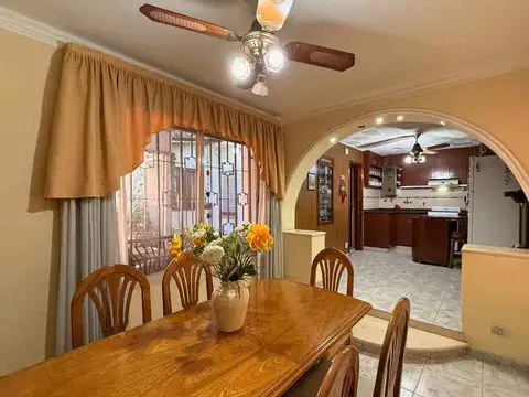 Casa dos en una en venta en zona sur con patio