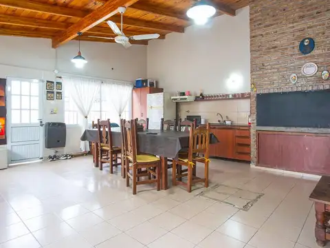 Venta/ permuta- casa de dos dormitorios, con quincho y jardín- cañada de gómez, santa fe