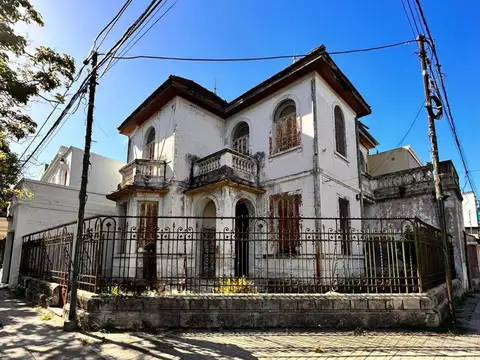 Venta casa a refaccionar 3 de febrero 3400