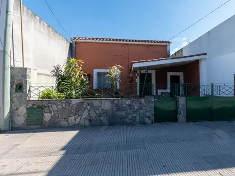 Casa de 3 dormitorios con patio. apta crédito