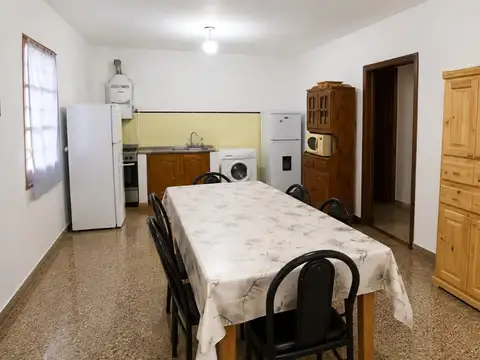 Propiedad q/consta de 4 casas y un local comercial