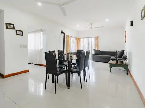 Venta de casa de 2 dormis patio y pileta ibarlucea