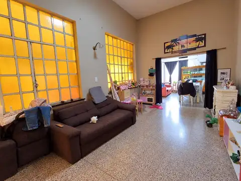 Casa en venta en tiro suizo con patio y cochera