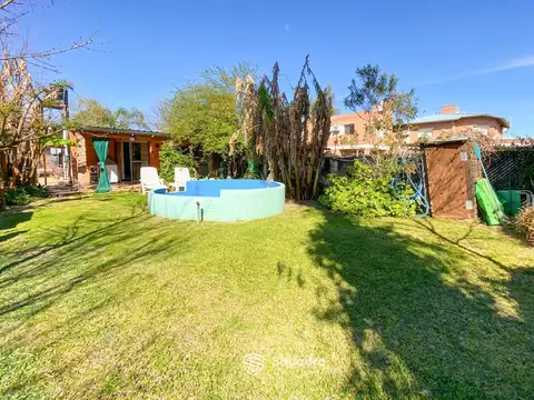Venta - casa de 2 dormitorios, jardín patio y piscina  - barrio los solares, funes.