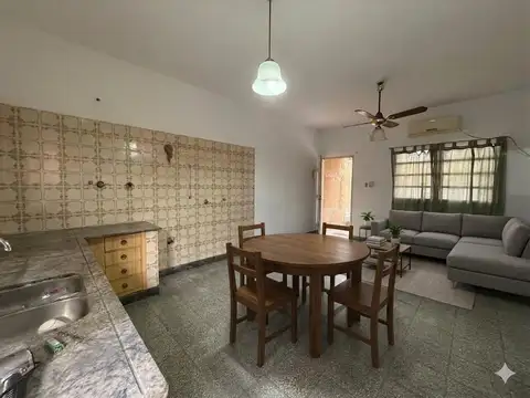 Venta casa de pasillo único dos dormitorios y patios barrio nuestra señora de lourdes