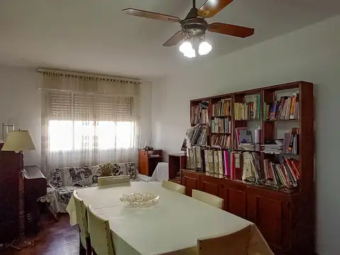 Venta casa dos dormitorios. apto credito. altura alberdi al 500 bis