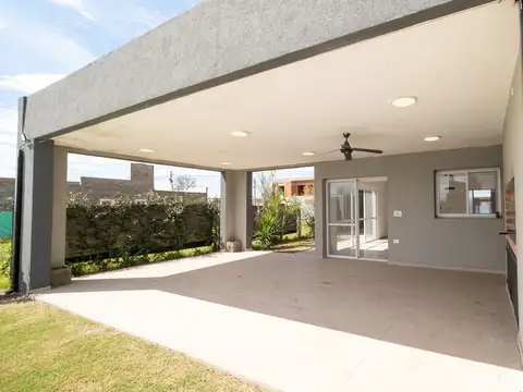 Casa en venta 2 dormitorios punta chacra roldan