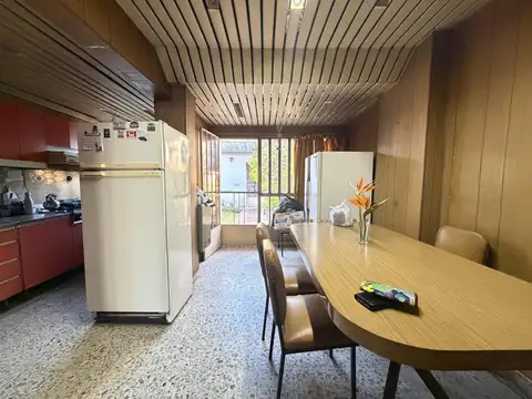 Casa de 3/4 dorrmitorios con cochera y parrillero