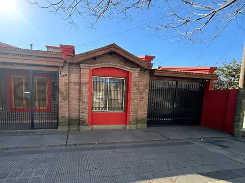 Casa de 3 dormitorios + departamento independiente.venado tuerto