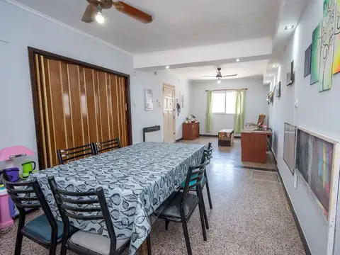 Casa 4 dormitorios 2 cocheras patio zona c. verna