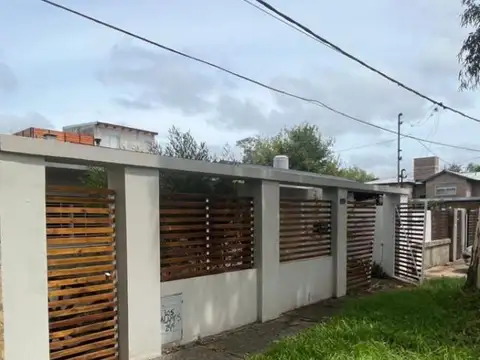 Venta casa de 2 dormitorios+ comodín y pileta. los solares, zona 4, funes