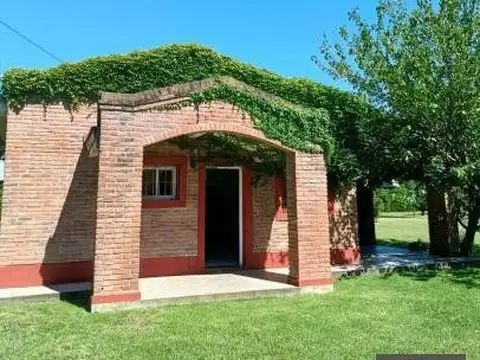 Casa venta terreno 1.200 m2 2 dormitorios quincho jardin barrio los aromos roldan