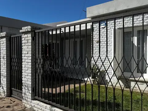 Venta/ casa/ dos dormitorios/ cochera