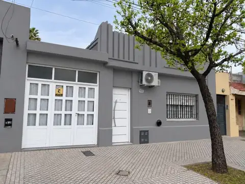 Casa en venta 3 dormitorios, cochera y pileta en barrio belgrano