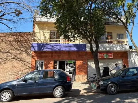 Venta de 2 departamentos con balcón y terraza + 2 locales comerciales en empalme graneros