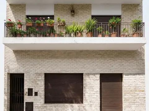 Venta casa con local comercial en luis agote