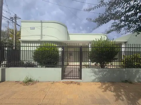 Se vende propiedad céntrica en reconquista