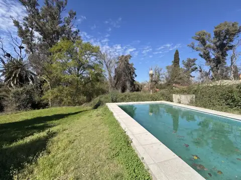 Casa con pileta y bajada al rio villa la ribera andino