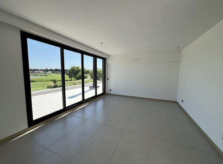 Casa · 316m² · 6 Ambientes · 1 Cochera