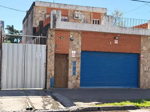 Venta casa dos plantas, cocheras comercial y local