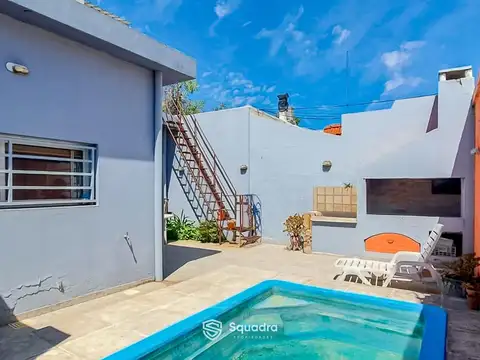 Venta - casa tres dormitorios, con patio, pileta y cochera - san lorenzo.