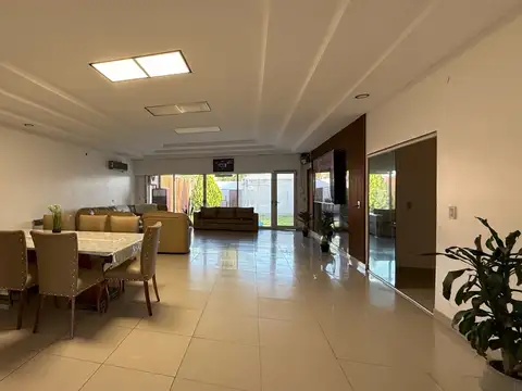 Casa en venta 4 dormitorios - la carolina