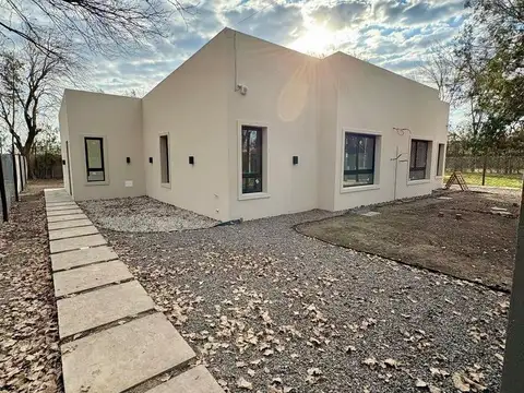 Venta / permuta - casa a estrenar de 2 dormitorios - funes, santa fe.