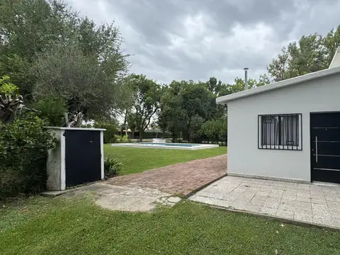 Casa en funes con pileta, terreno de 1055 mts2
