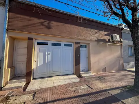 Amplia casa de 3 habitaciones en barrio 9 de julio