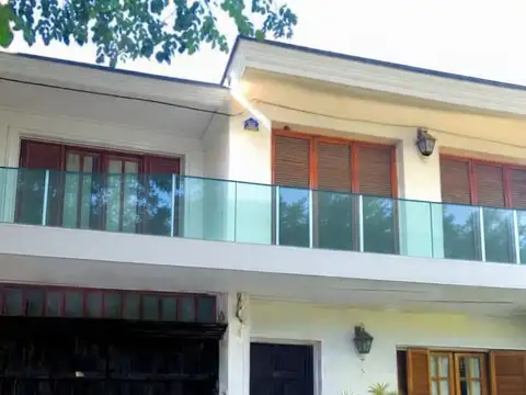 Venta casa sobre av pellegrini 5500
