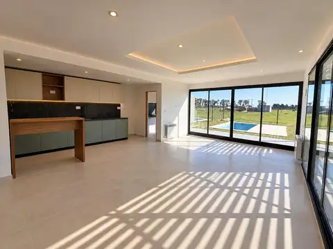 Venta casa sobre avenida principal en ecotierra, pueblo esther.
