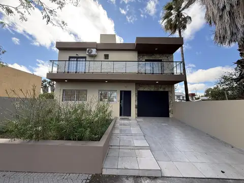 Venta / permuta: venta casa 3 dormitorios con pileta y 2 cocheras