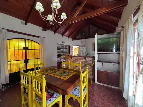 Venta casa 2 dormitorios con pileta s.l