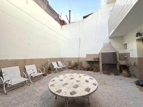 Venta - casa con 4 dormitorios y cochera - echesortu
