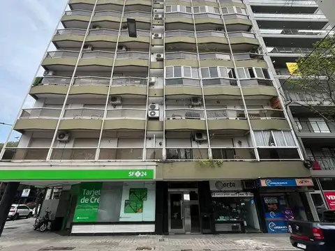 Departamento en venta  2 dormitorios con balcón al frente av. pellegrini barrio centro rosario