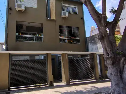 Ph monoambiente en pb frente con patio -bajas exp - san nicolas al 5200